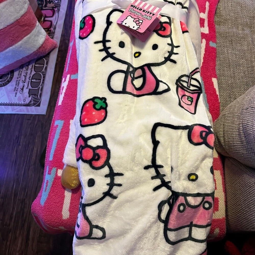 Hello Kitty Throw Blanket Strawberry Milkshake